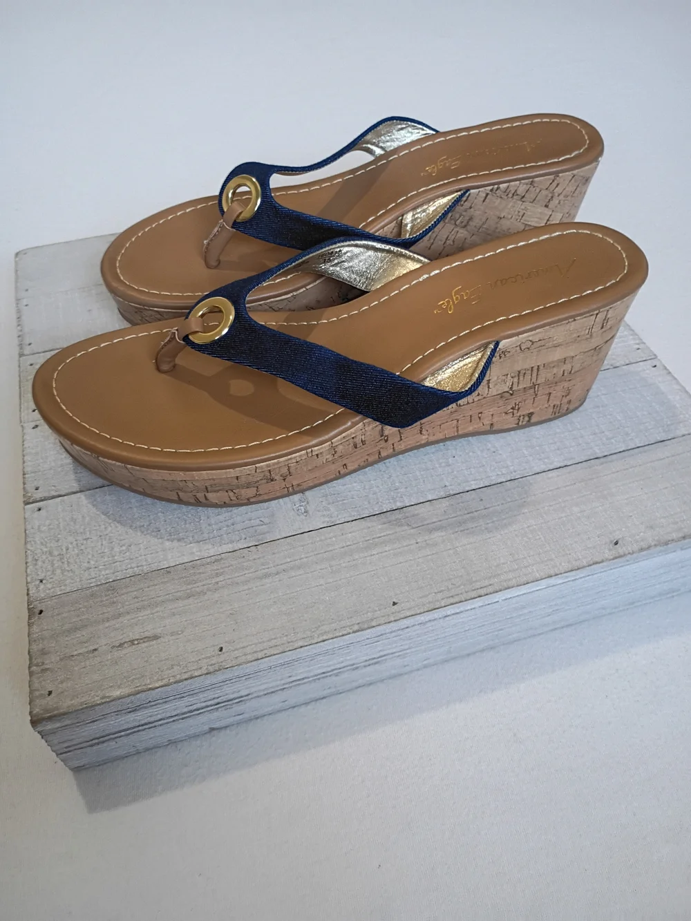 American Eagle Cork Wedge Flip Flop Sandals Denim Blue Gold Hardware Size 8.5